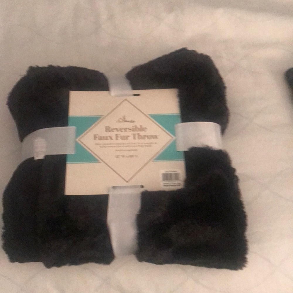 Faux fur throw blanket